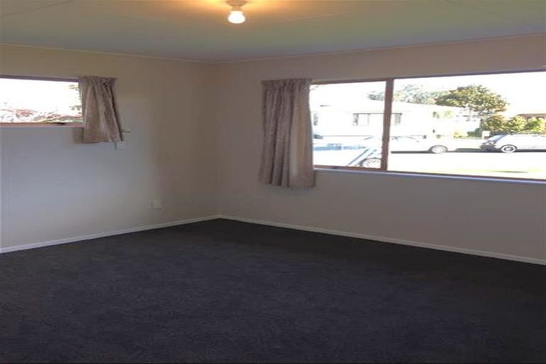 Photo of property in 16 Jeffares Place, Taradale, Napier, 4112