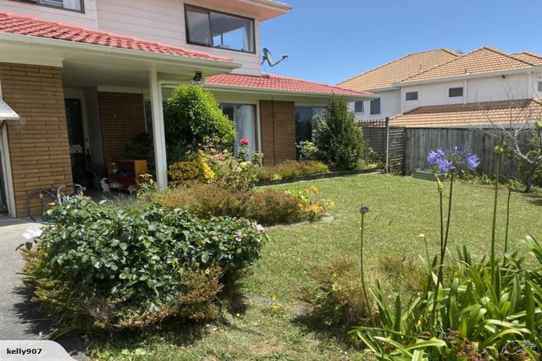 Photo of property in 16 Oliver Twist Avenue, Mellons Bay, Auckland, 2014