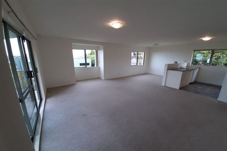 Photo of property in 15 Orchard Road, Browns Bay, Auckland, 0630