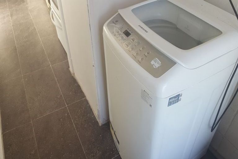 Photo of property in 1/52 Tonar Street, Northcote, Auckland, 0627