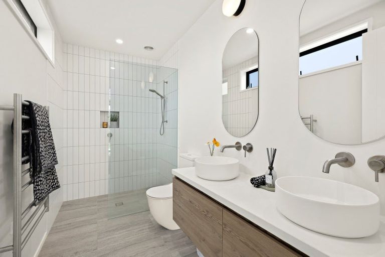 Photo of property in 75 Sandpiper Avenue, Point Wells, 0986