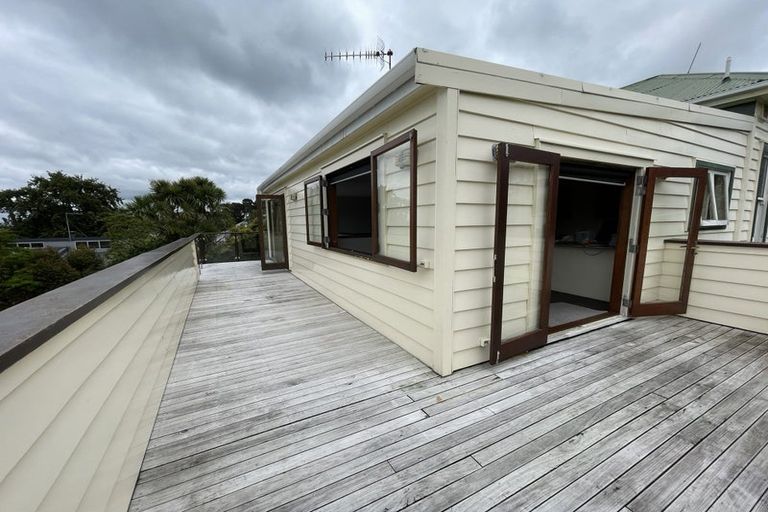 Photo of property in 2/20a Rawene Road, Birkenhead, Auckland, 0626