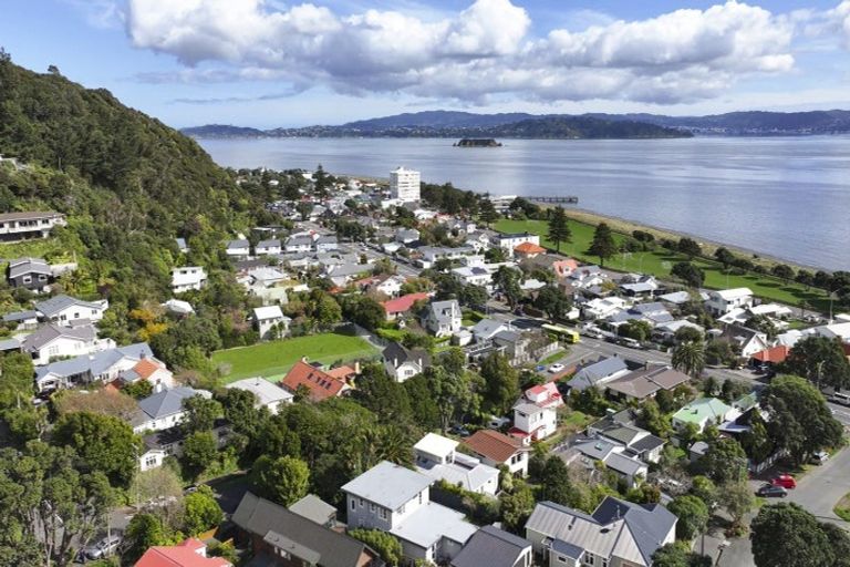 Photo of property in 9 Rona Street, Eastbourne, Lower Hutt, 5013
