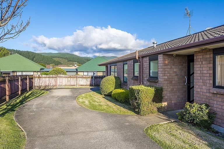 Photo of property in 52 Arawhata Road, Paraparaumu, 5032