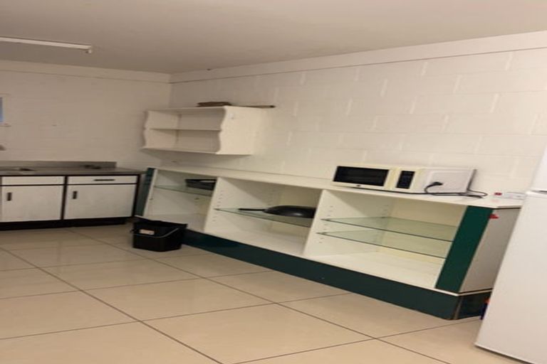 Photo of property in 211 Chelsea View Drive, Chatswood, Auckland, 0626