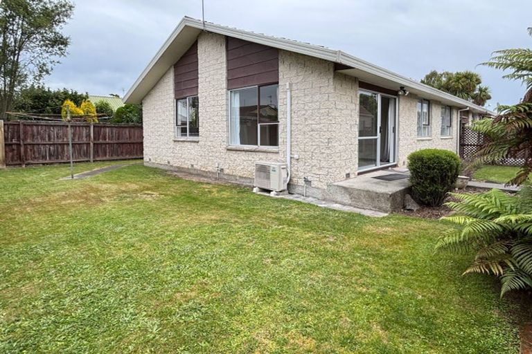 Photo of property in 2/42 Chipping Lane, Redwood, Christchurch, 8051
