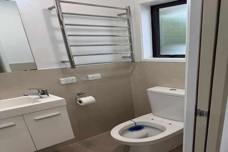 Photo of property in 2/6 Raddock Place, Half Moon Bay, Auckland, 2012