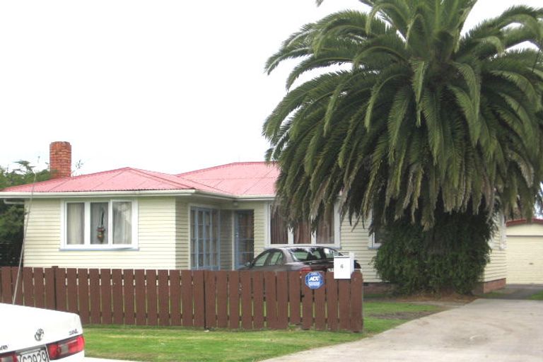 Photo of property in 6 Pomaria Road, Henderson, Auckland, 0610