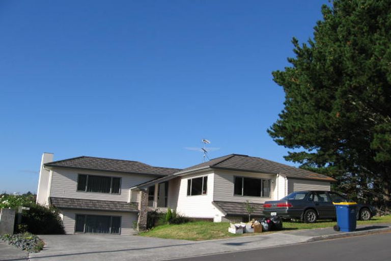 Photo of property in 9 Mulgan Way, Browns Bay, Auckland, 0630