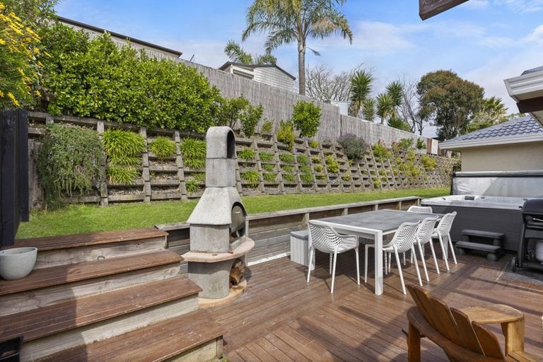 Photo of property in 25 Carnmore Place, Torbay, Auckland, 0630