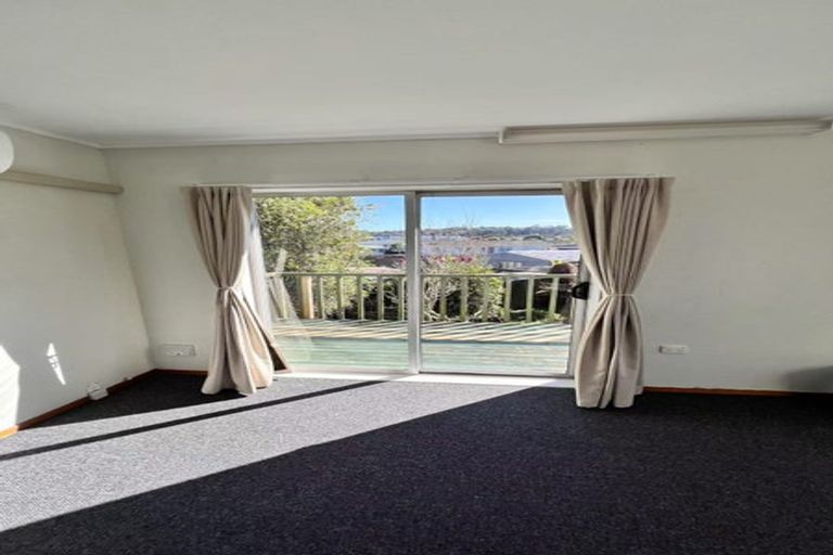 Photo of property in 35 Larissa Avenue, Henderson, Auckland, 0610