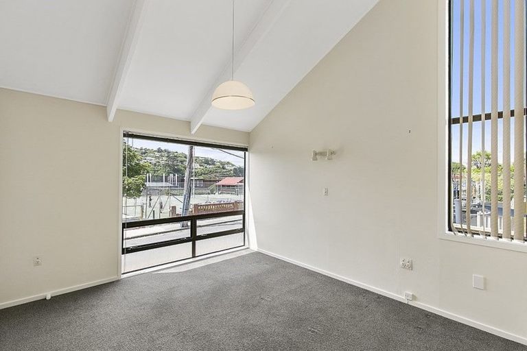 Photo of property in Lynbrae Court Flats, 22/4 Dr Taylor Terrace, Johnsonville, Wellington, 6037