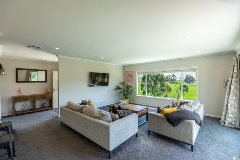 Photo of property in 100 Racecourse Road, Waipawa, 4210