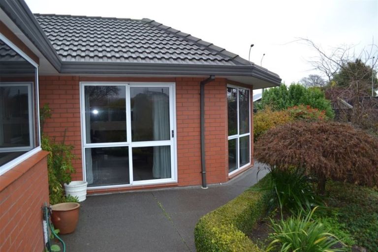 Photo of property in 53 Strowan Road, Strowan, Christchurch, 8052