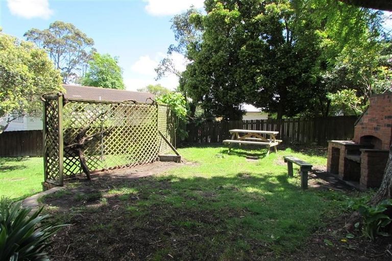 Photo of property in 4 Ballial Place, West Harbour, Auckland, 0618