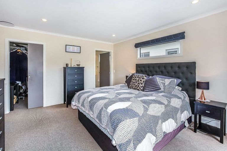 Photo of property in 45 Te Puia Drive, Aotea, Porirua, 5024