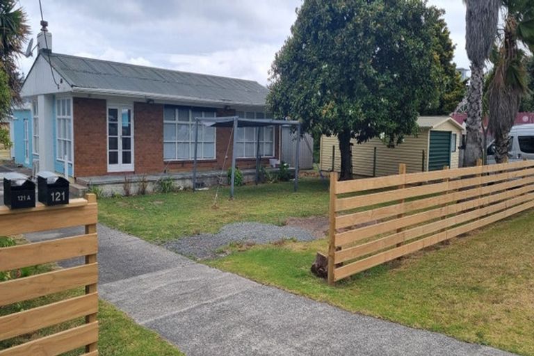 Photo of property in 121 Centreway Road, Orewa, 0931