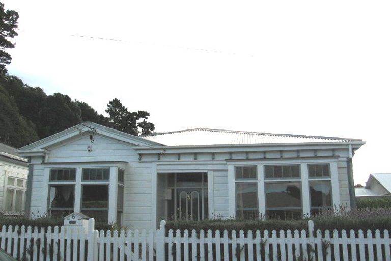 Photo of property in 6 Pinelands Avenue, Seatoun, Wellington, 6022