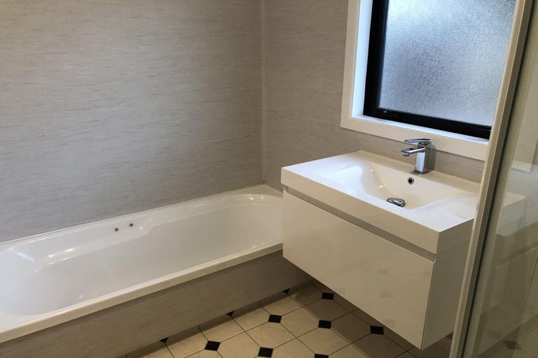 Photo of property in 105 Poplar Grove, Whalers Gate, New Plymouth, 4310