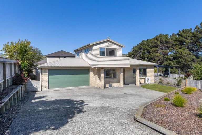 Photo of property in 17 Tasman Close, Aotea, Porirua, 5024
