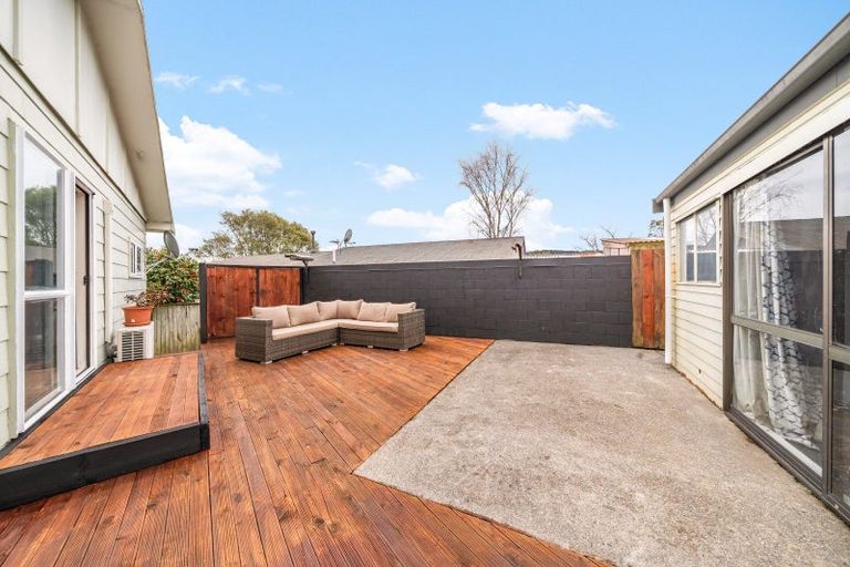 Photo of property in 5 Edelweiss Grove, Timberlea, Upper Hutt, 5018