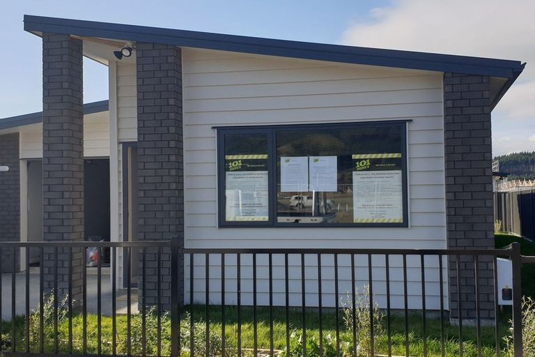 Photo of property in 27 Kaki Drive, Kenepuru, Porirua, 5022