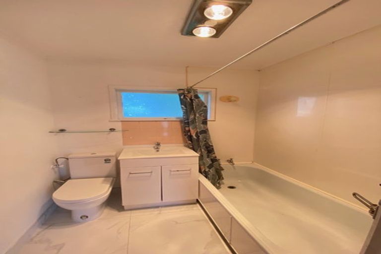 Photo of property in 1/36 Girrahween Drive, Totara Vale, Auckland, 0629