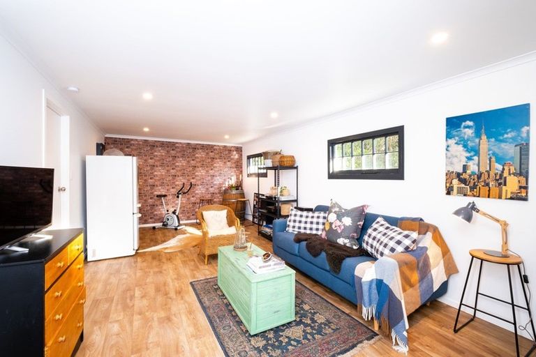 Photo of property in 15 Burns Road, Hospital Hill, Napier, 4110