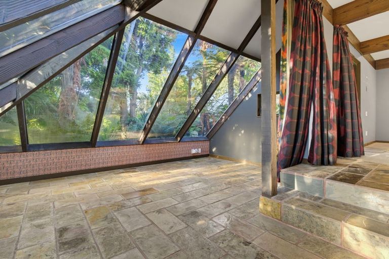 Photo of property in 17 Aquarius Drive, Kawaha Point, Rotorua, 3010