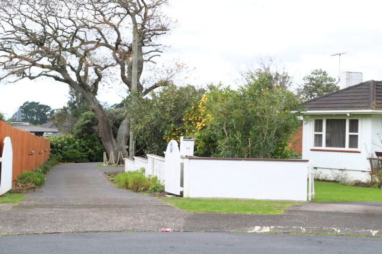 Photo of property in 11 Staines Avenue, Mangere East, Auckland, 2024