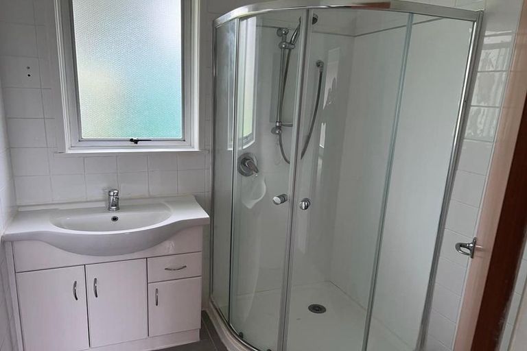 Photo of property in 35 Lantana Road, Green Bay, Auckland, 0604