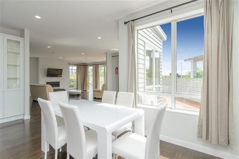 Photo of property in 2 Caldera Drive, Long Bay, Auckland, 0630