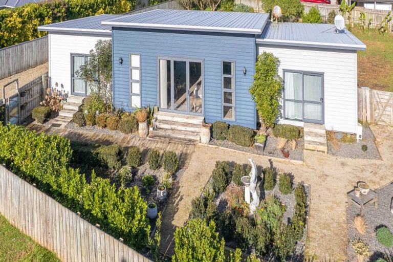 Photo of property in 14 Golf Vue Place, Castlecliff, Whanganui, 4501