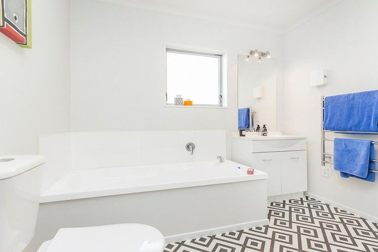 Photo of property in 7d Marjory Close, Broadmeadows, Wellington, 6035