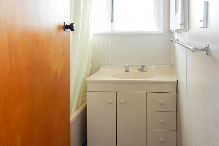 Photo of property in 12 Harlech Street, Oamaru North, Oamaru, 9400