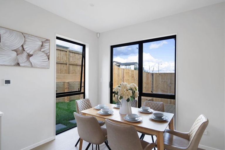 Photo of property in 3 Taipahitini Road, Rosehill, 2113