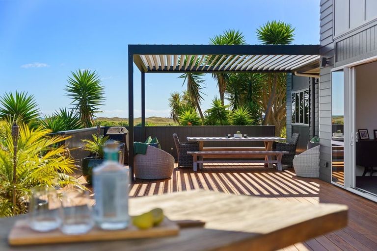 Photo of property in 36 Raukawa Road, Peka Peka, Waikanae, 5391