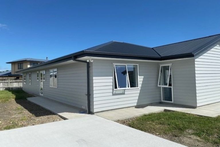Photo of property in 14 Oxnam Place, Foxton Beach, Foxton, 4815