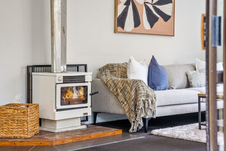 Photo of property in 2/19 Seaview Road, Glenfield, Auckland, 0629