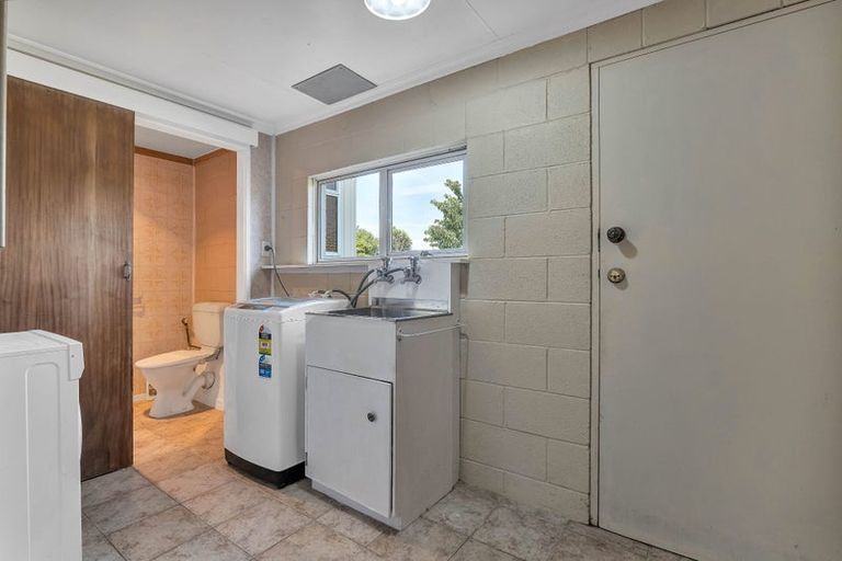 Photo of property in 35 Weraroa Road, Waverley, 4510