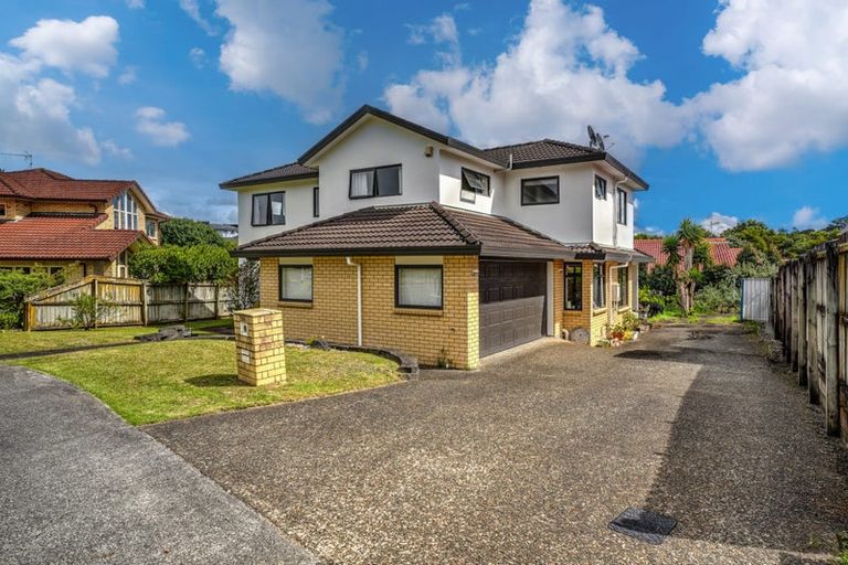 Photo of property in 23 Medallion Drive, Oteha, Auckland, 0632