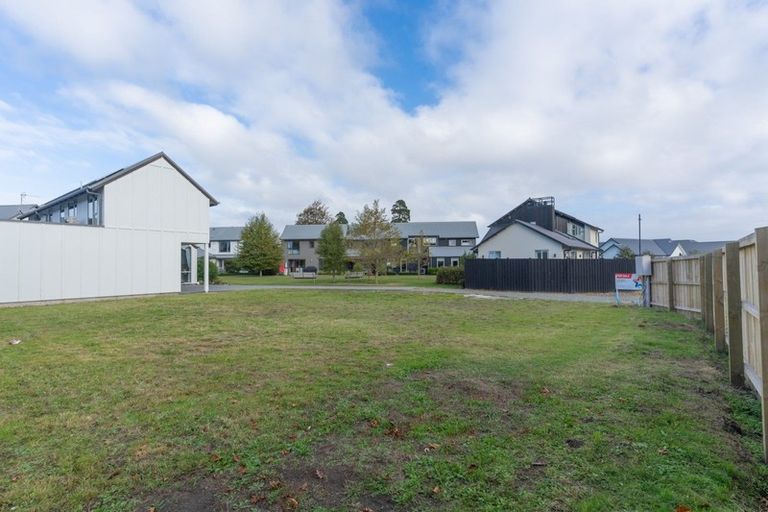 Photo of property in 22 Millpond Place, Parklands, Christchurch, 8083