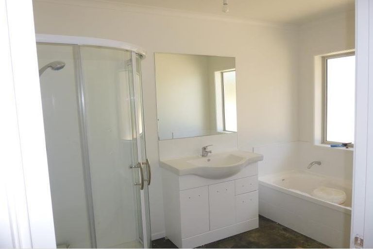 Photo of property in 121 Te Manatu Drive, Huntington, Hamilton, 3210