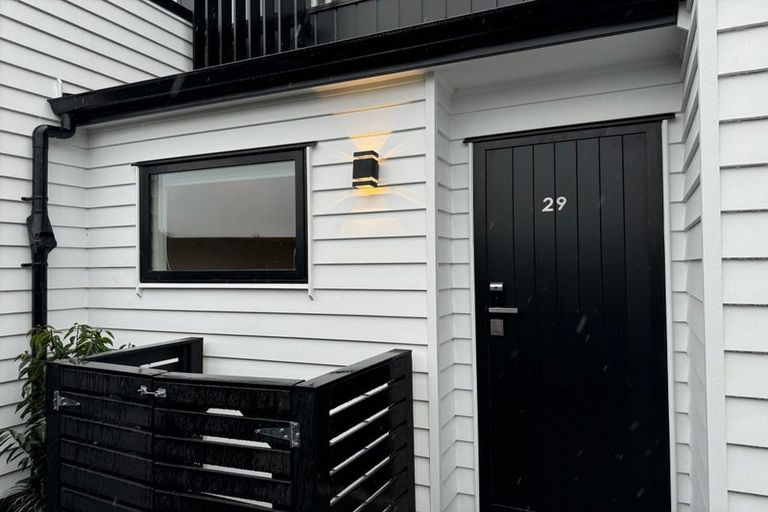 Photo of property in 29 Windy Ridge Road, Glenfield, Auckland, 0629