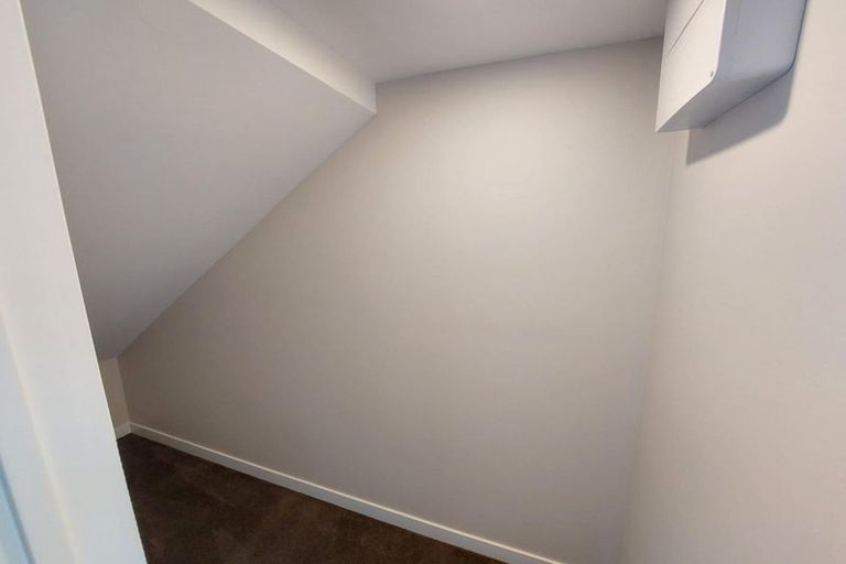 Photo of property in 1/58 Te Atatu Road, Te Atatu South, Auckland, 0610