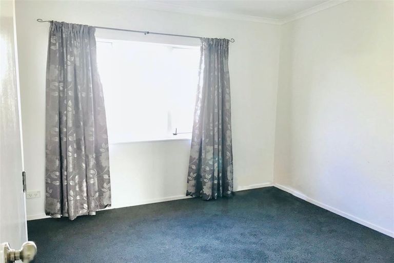 Photo of property in 4 Brashier Circle, Sunnyvale, Auckland, 0612