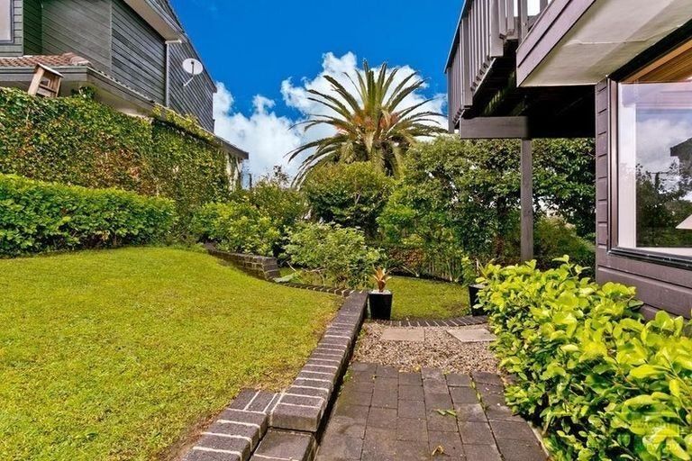 Photo of property in 1/19 Beach Road, Castor Bay, Auckland, 0620