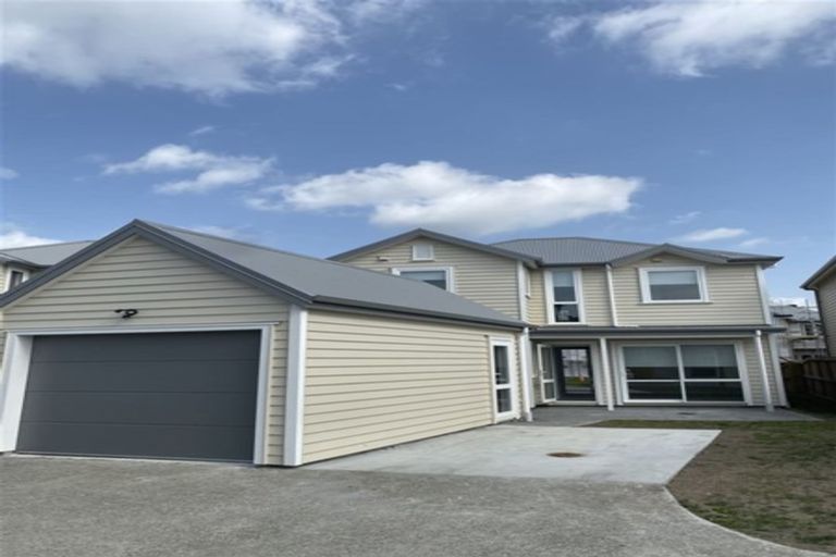 Photo of property in 24 Warbler Crescent, Papakura, 2110