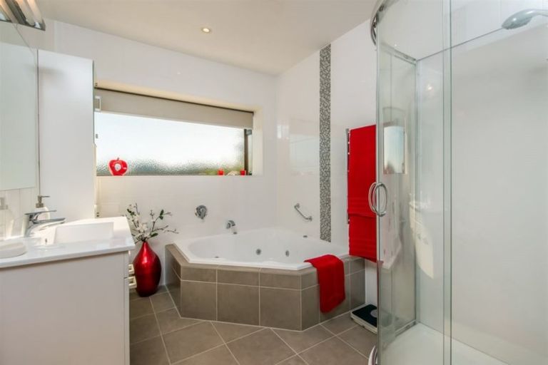 Photo of property in 1 Albert Hall Drive, Red Beach, 0932