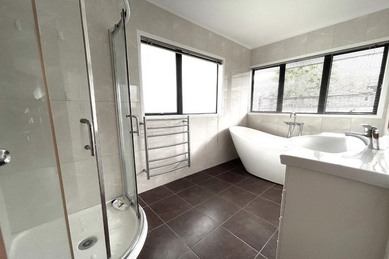 Photo of property in 7 Cherub Place, West Harbour, Auckland, 0618